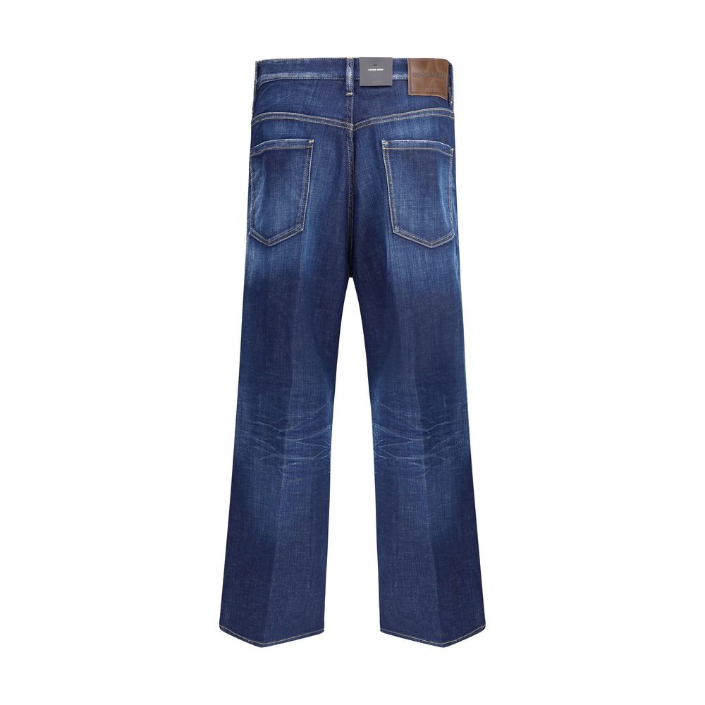 Wide-leg blue denim jeans with faded wash and front pockets