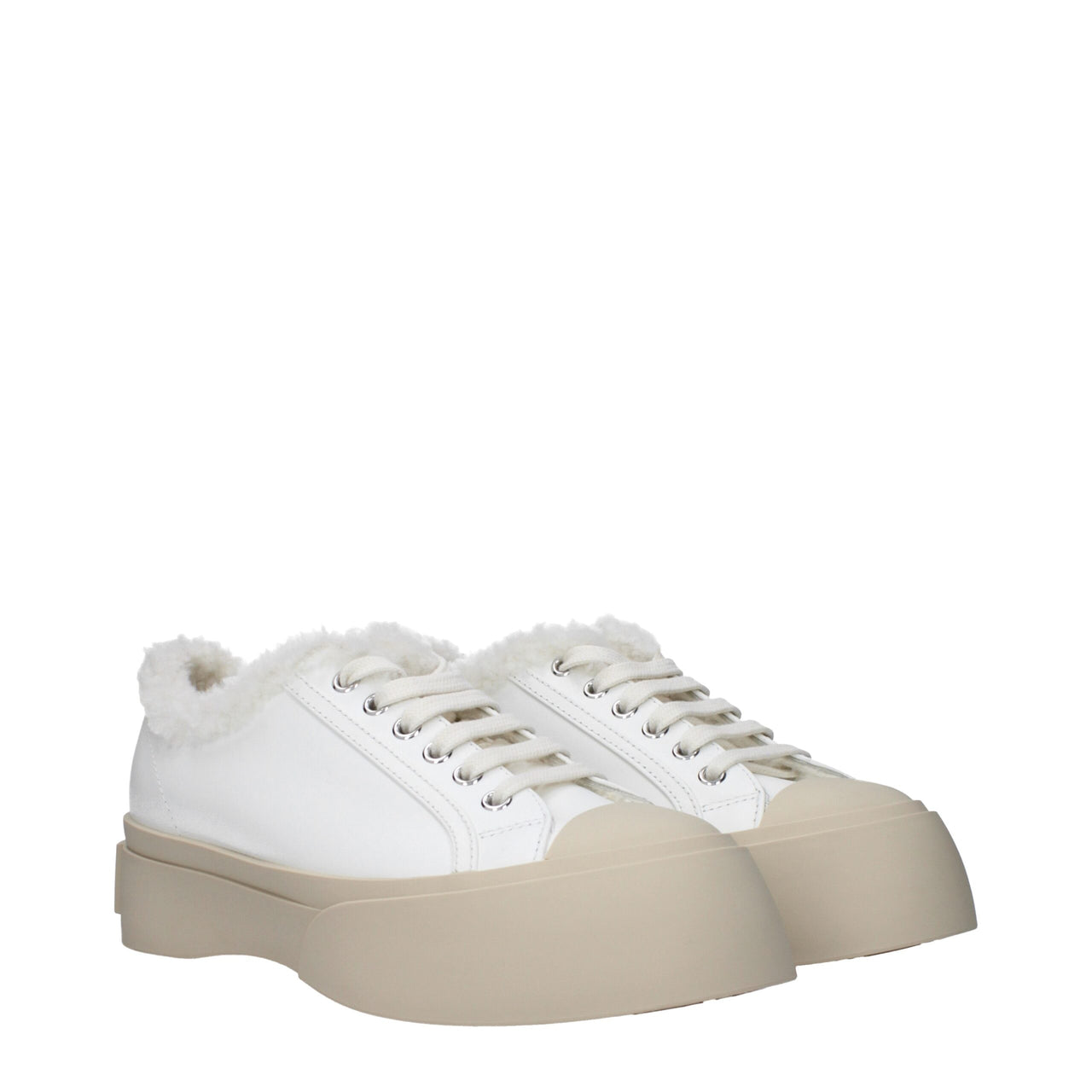White leather sneaker with beige platform sole and fluffy shearling lining